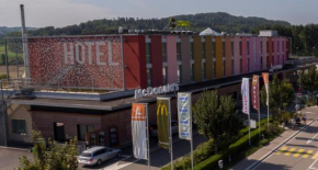 B&B HOTEL Lully 3 Lakes  Эставейе-Ле-Лак